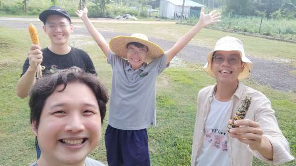 27Gems' Used Coffee Grounds to Farms team on a research visit to a local farm
